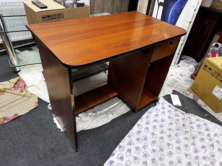 Стол компьютерный в хорошем состоянии