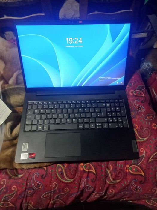 Ноутбук Lenovo V15