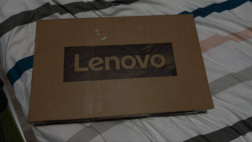 Vând Laptop IdeaPad3