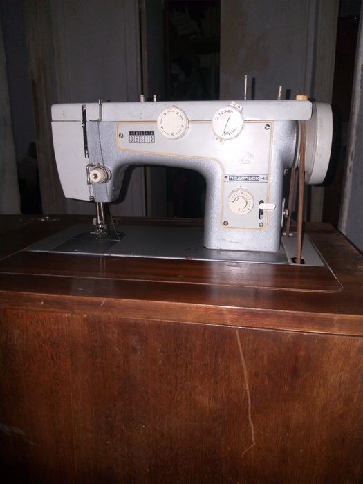 Швейная машинка Подольск 142