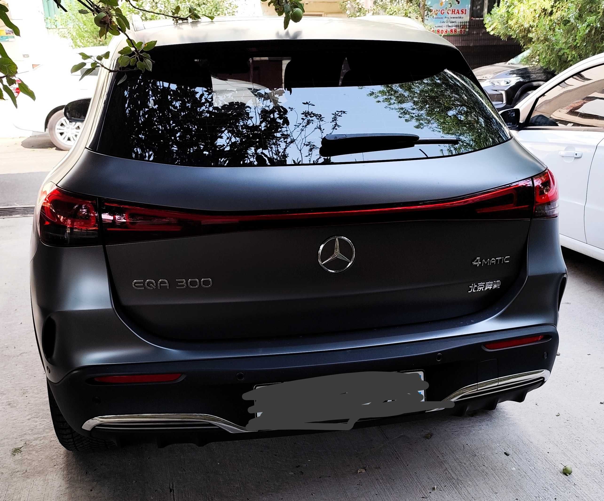Mercedes Benz EQA 300