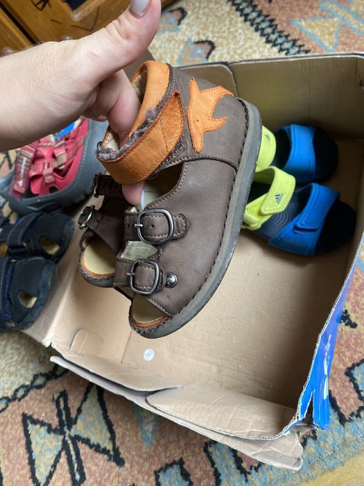 Lot 4 perechi sandalute marime 25