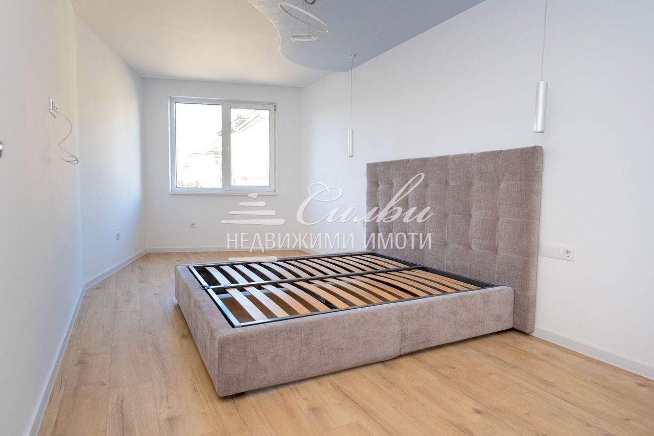 Продава се Двустаен апартамент в Шумен, Тракия - 68 кв.м за 1427 €/кв.м - Снимка #1