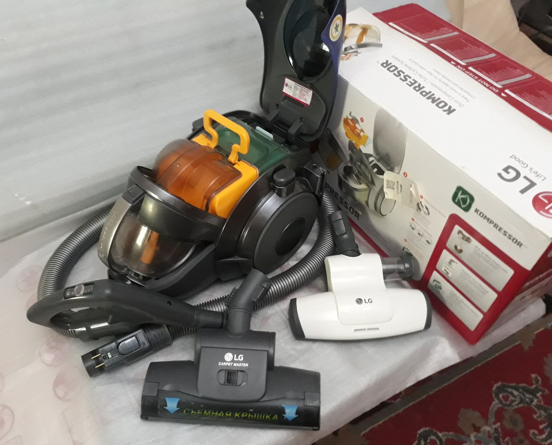 Пылесос LG Kompressor 2000 W.Тянет Мощно.Гарантия.Отличный.