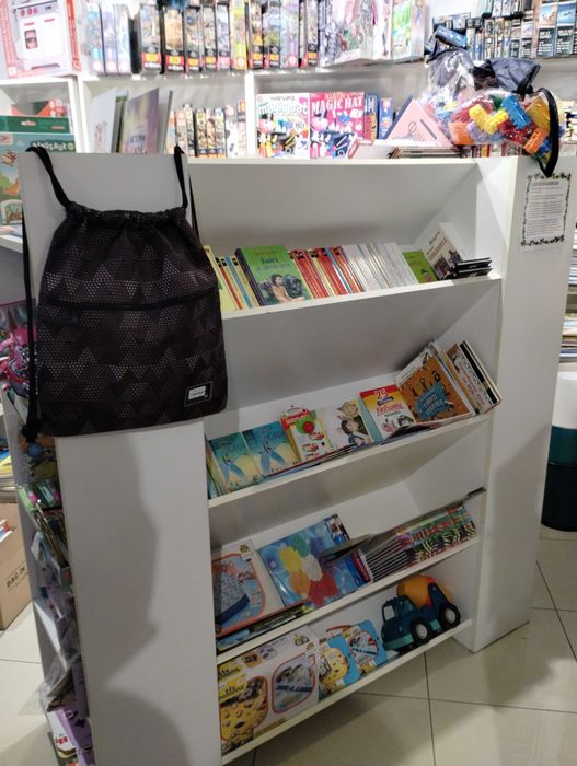 Продавам стелаж - пирамида за магазин