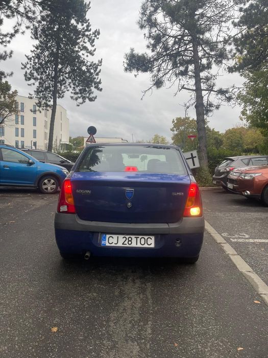 Vând Dacia Logan