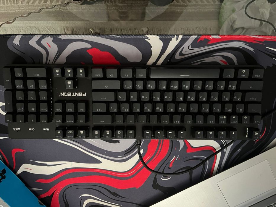 Продам клавиатуру