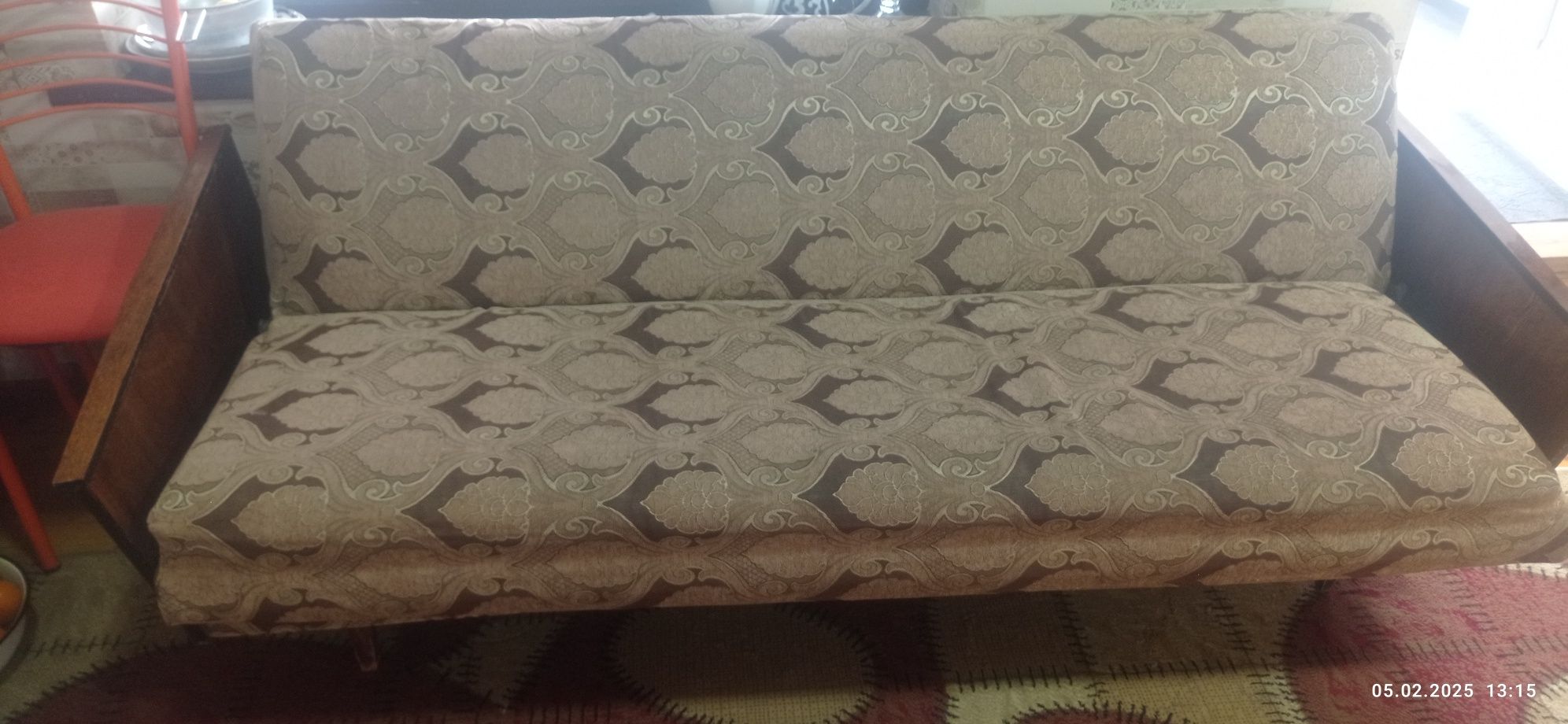 Divan sotiladi, aniq oladiganlarga