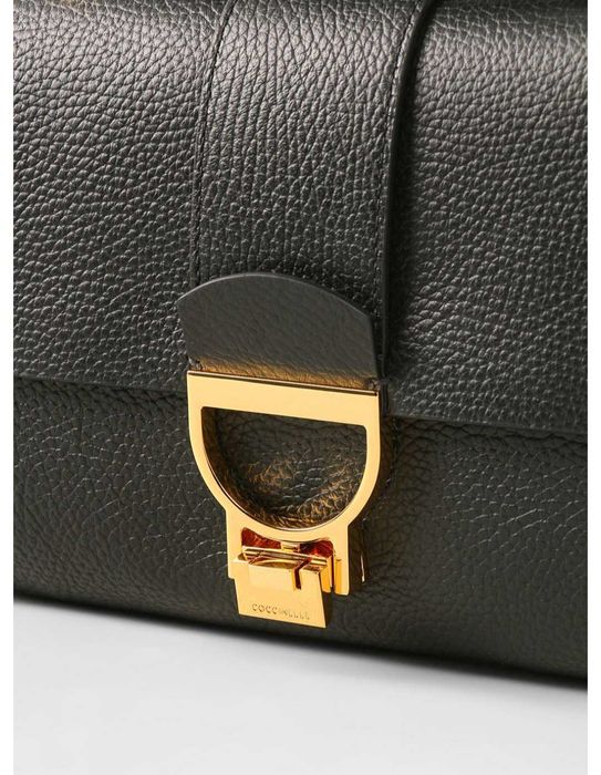 Нова чанта Coccinelle Arlettis