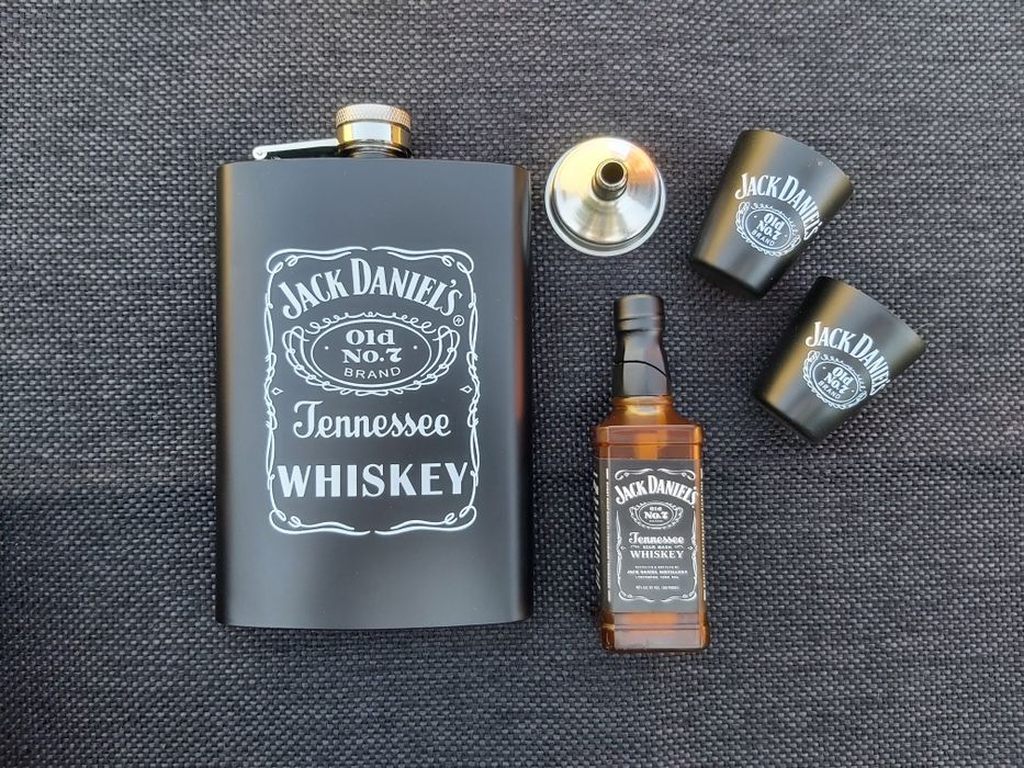 Подаръчен комплект Jack Daniel's,манерка,запалка и чаши,четири модела