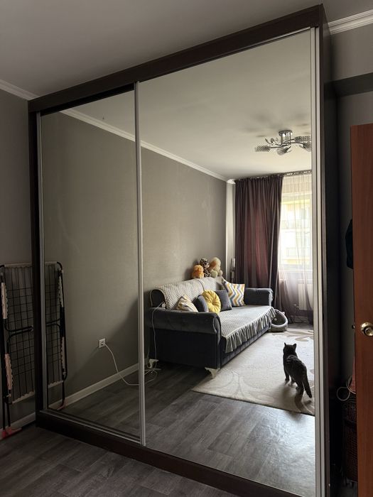 Шкаф-купе с зеркалами — отличное состояние