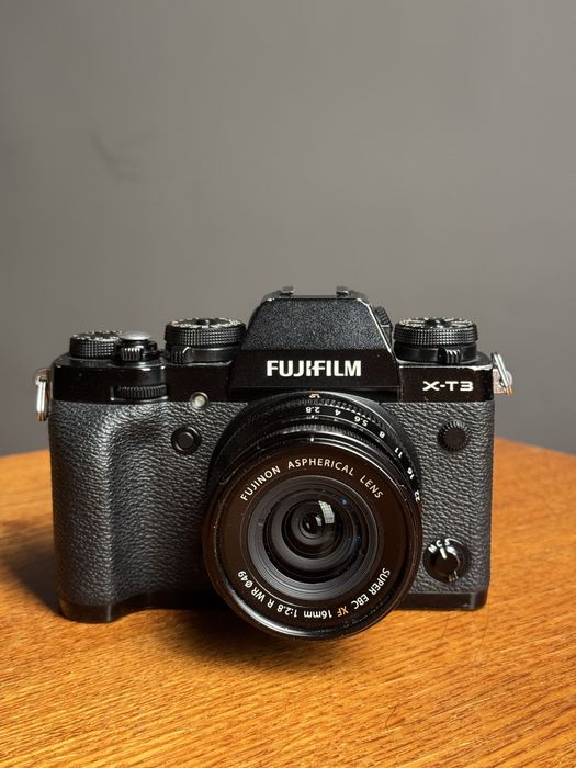 Объектив Fujifilm XF 16mm f/2.8 R WR в коробке, как новый.