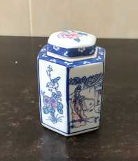 Vază /urna  hexagonala din  portelan pictata manual, Gheisa, China