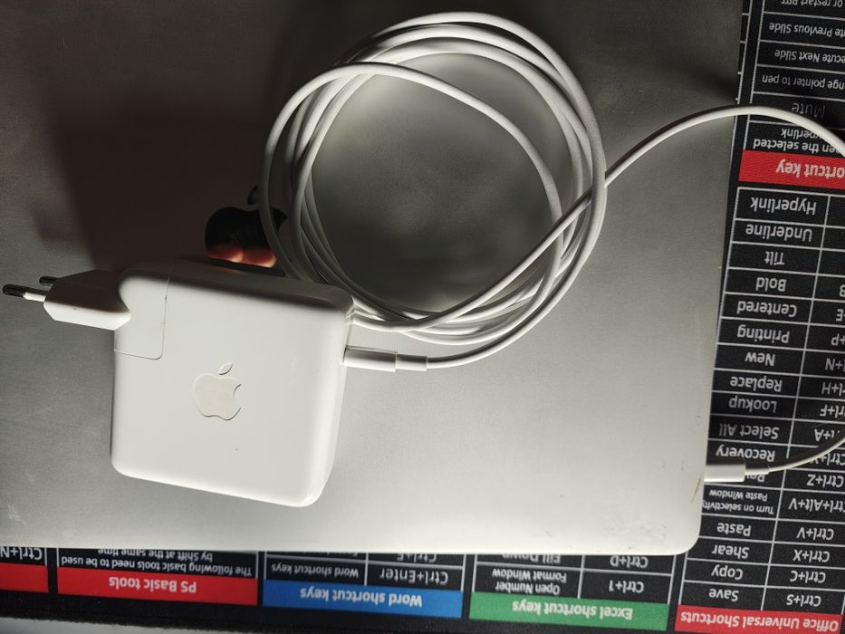 Macbook Pro 15", i7 2.8GHz, 16Gb RAM, 256GB 2018 perfect functional+ o