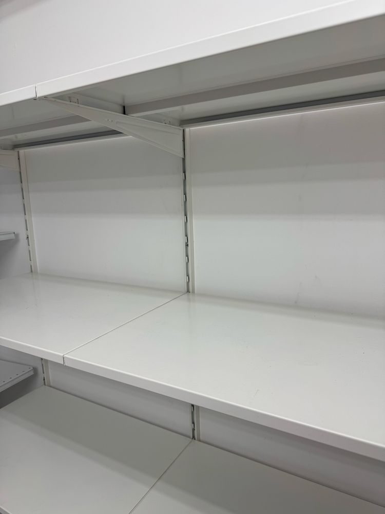 Рафтове за монтаж на стена
