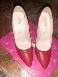 Pantofi roșii din piele