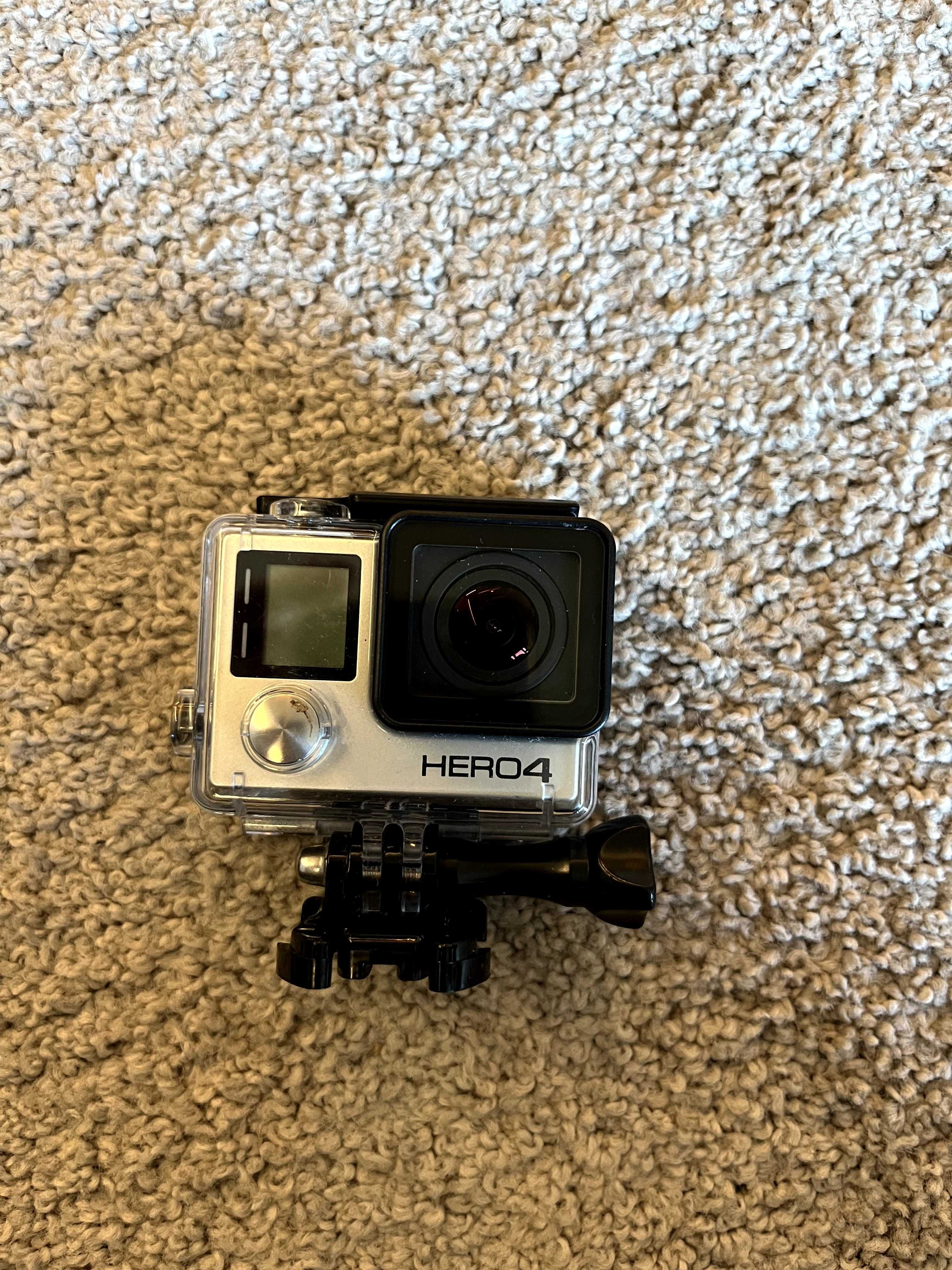 GoPro Hero 4 fara cutie, cu o gramada de acesorii