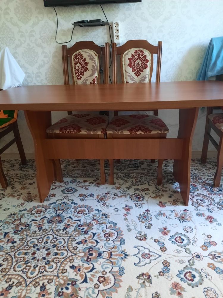 Кухонный стол б/у