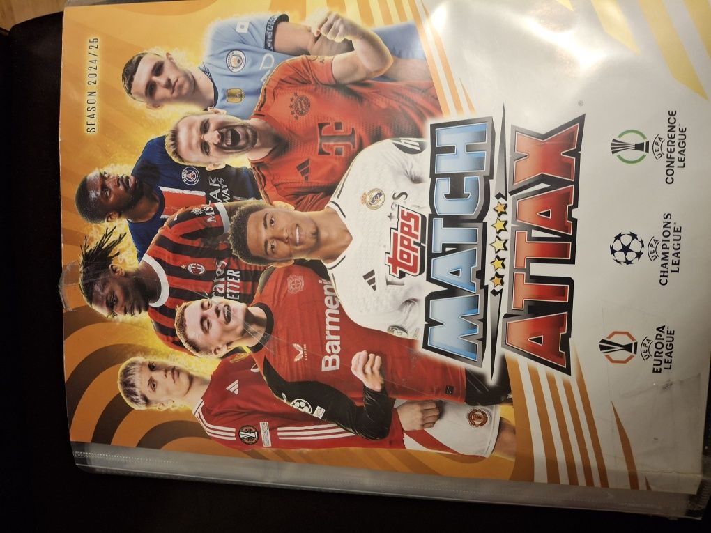 Vând cartonase Match Attax 24/25