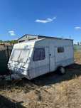 Rulotă Abi Caravan Monza – doar 640 kg, 5 locuri de dormit