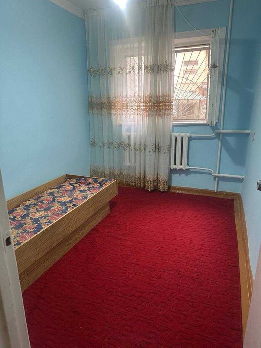 3 мавзе, бозорчага яқин жойда 1 этаж 3 хона квартира сотилади