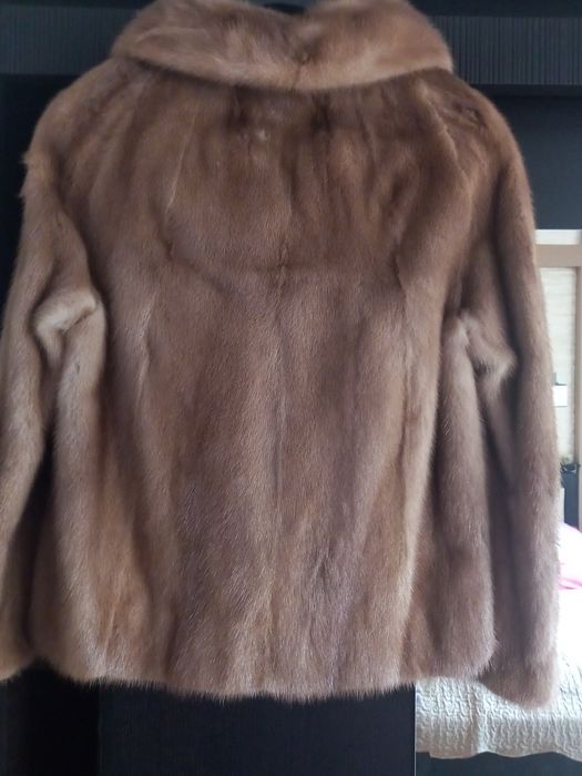 Haina blana de nurca