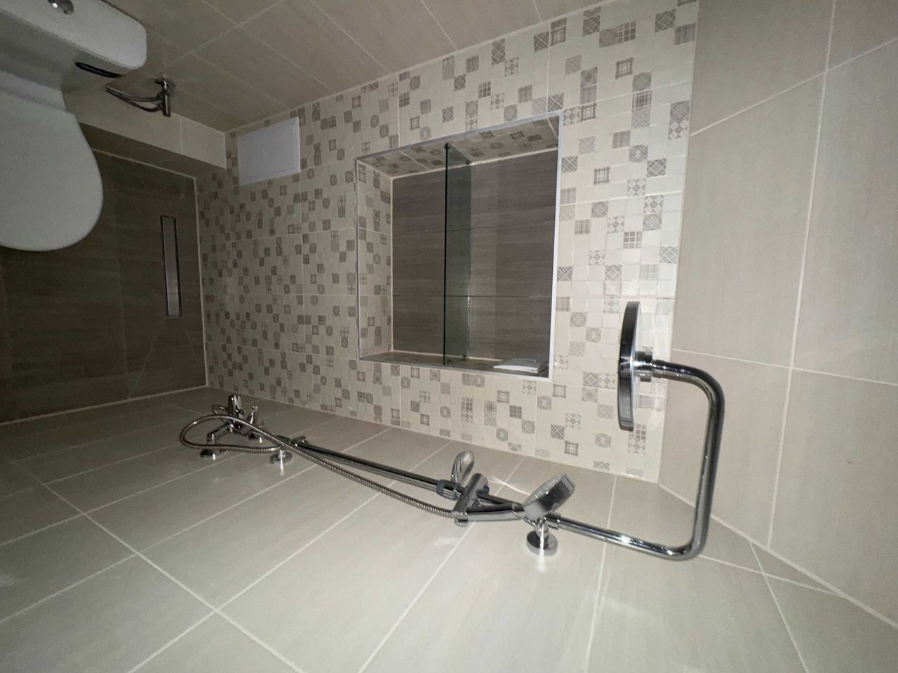 Продава се Двустаен апартамент в Търговище, Вароша - 66 кв.м за 1144 €/кв.м - Снимка #19