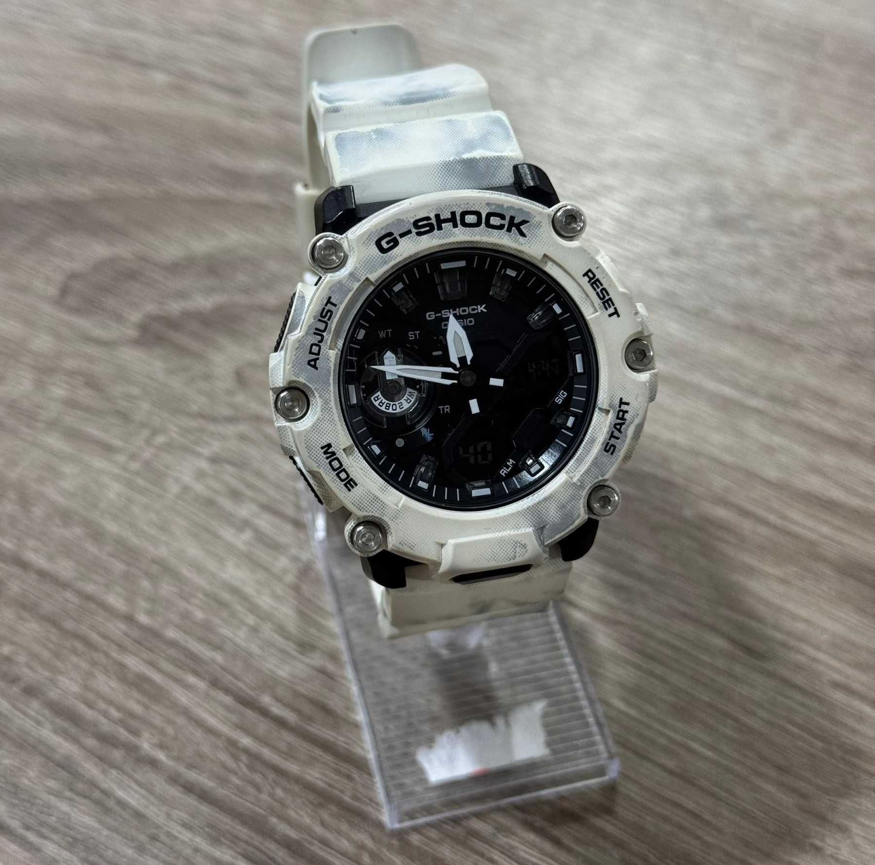 Часовник Casio G-Shock GA-2200GC