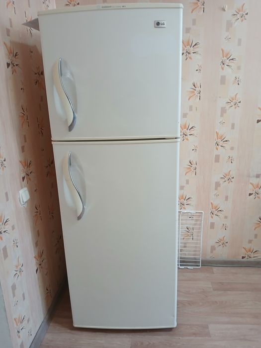Холодильник LG в идеальном состоянии