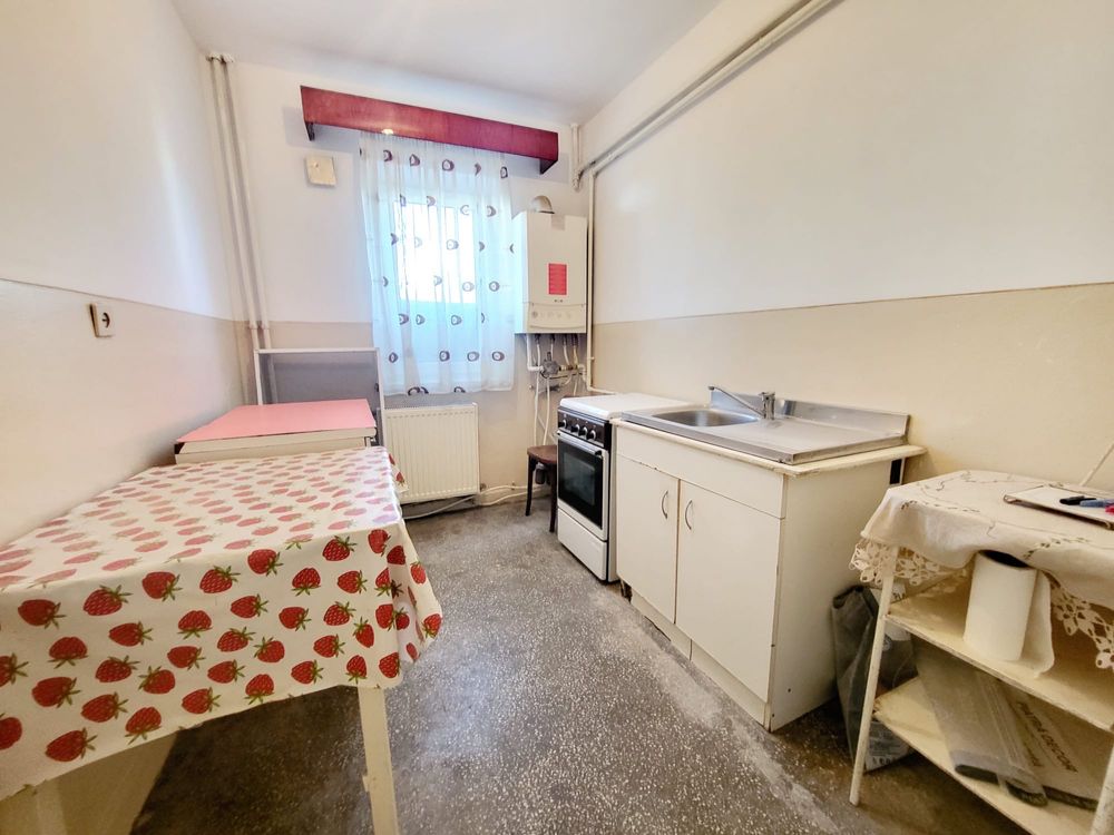 Vand apartament decomandat