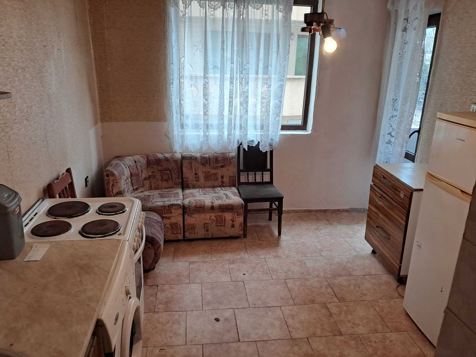 Дава се под наем Двустаен апартамент в Бургас, Възраждане - 60 кв.м за 225 € - Снимка #2