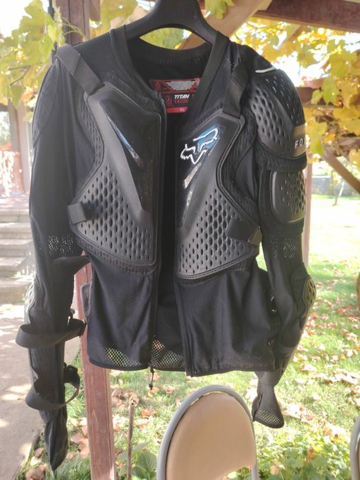 Цяла ризница FOX TITAN XL размер