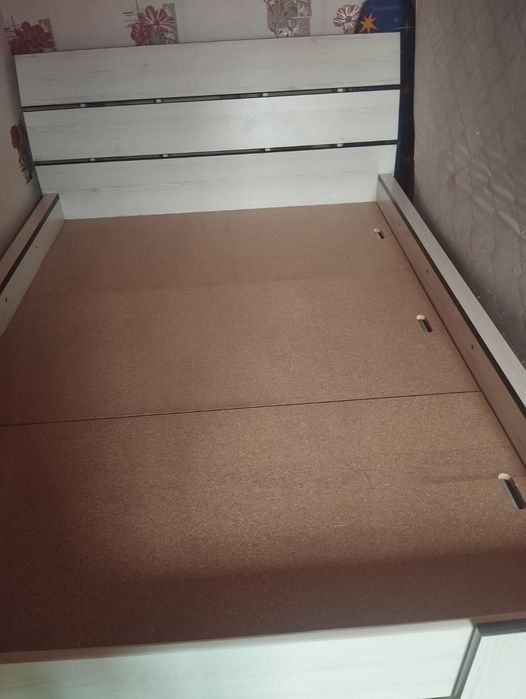 Продам спальную тахту с матрасом 80 тыс т