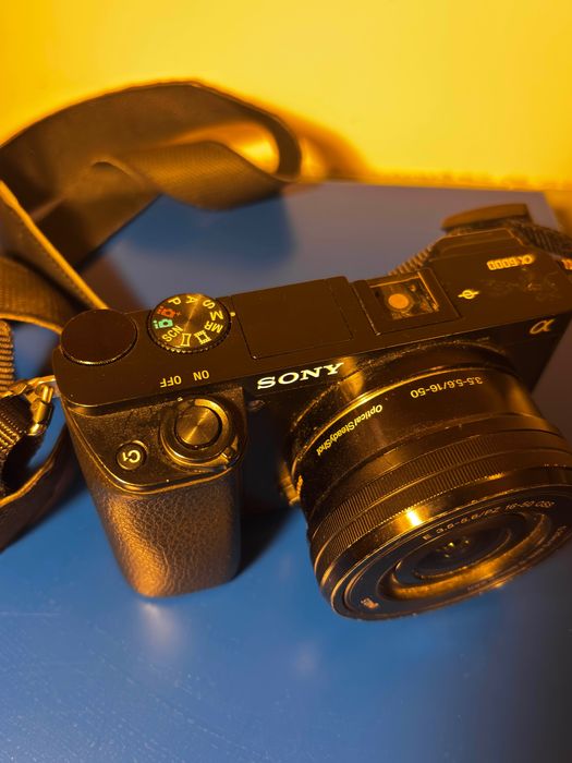 Sony a6000 + Sony E PZ 16-50mm обектив