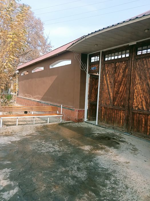 Эски шахар Лола магазинга  яқин манзилда ховли