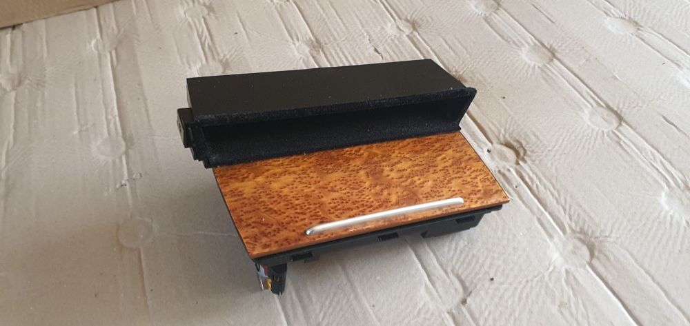 Scrumiera mahon audi a8 d2