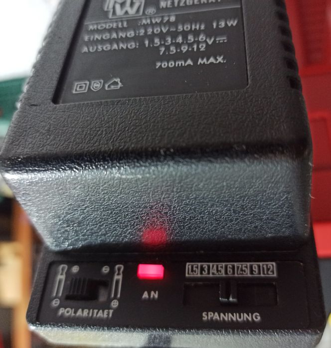 Încărcător universal 1.5 - 12 V, polaritate reversibilă (Germany)