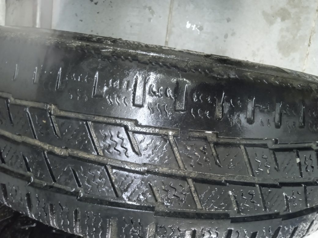 Срочно продам зимний шины 195/70R/15C