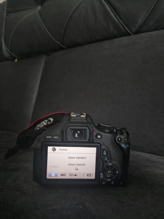 Canon EOS 600D + obiectiv canon zoom lens 18-135 mm image stabilizer