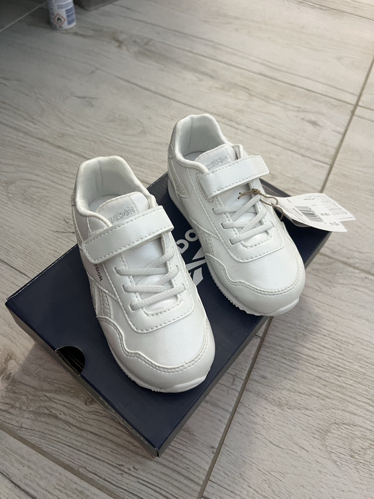 НОВИ маратонки Reebok