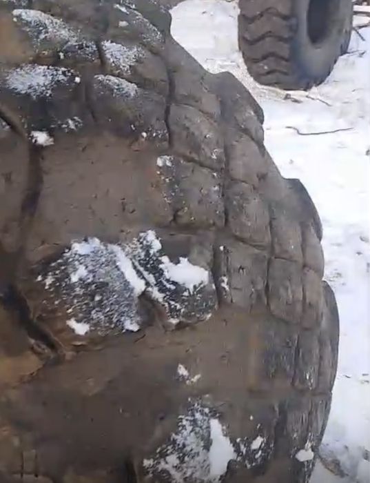 Продам б/у резину на погрузчик