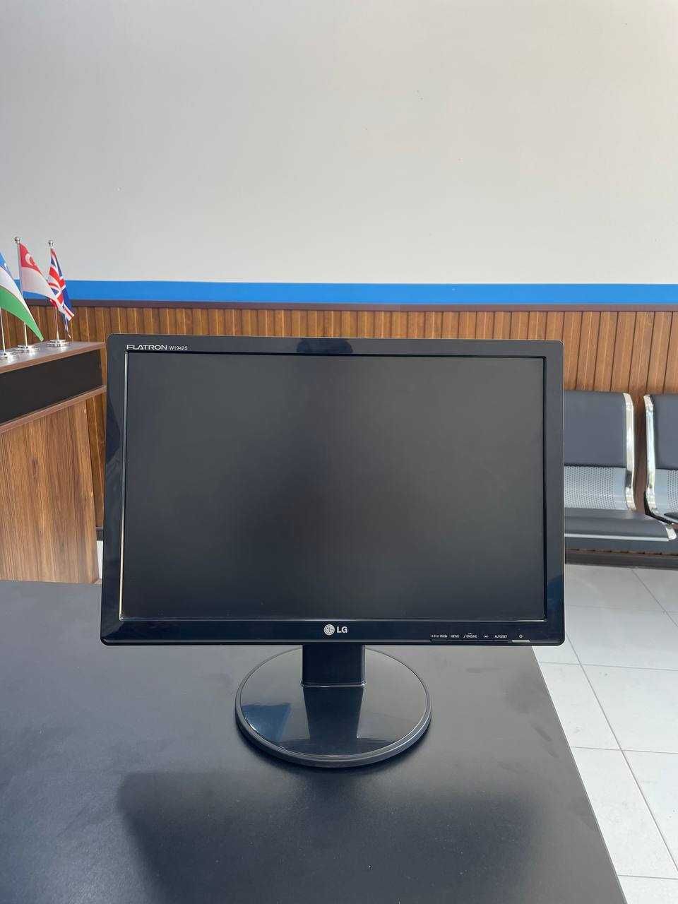 B/U Monitor sotiladi LG