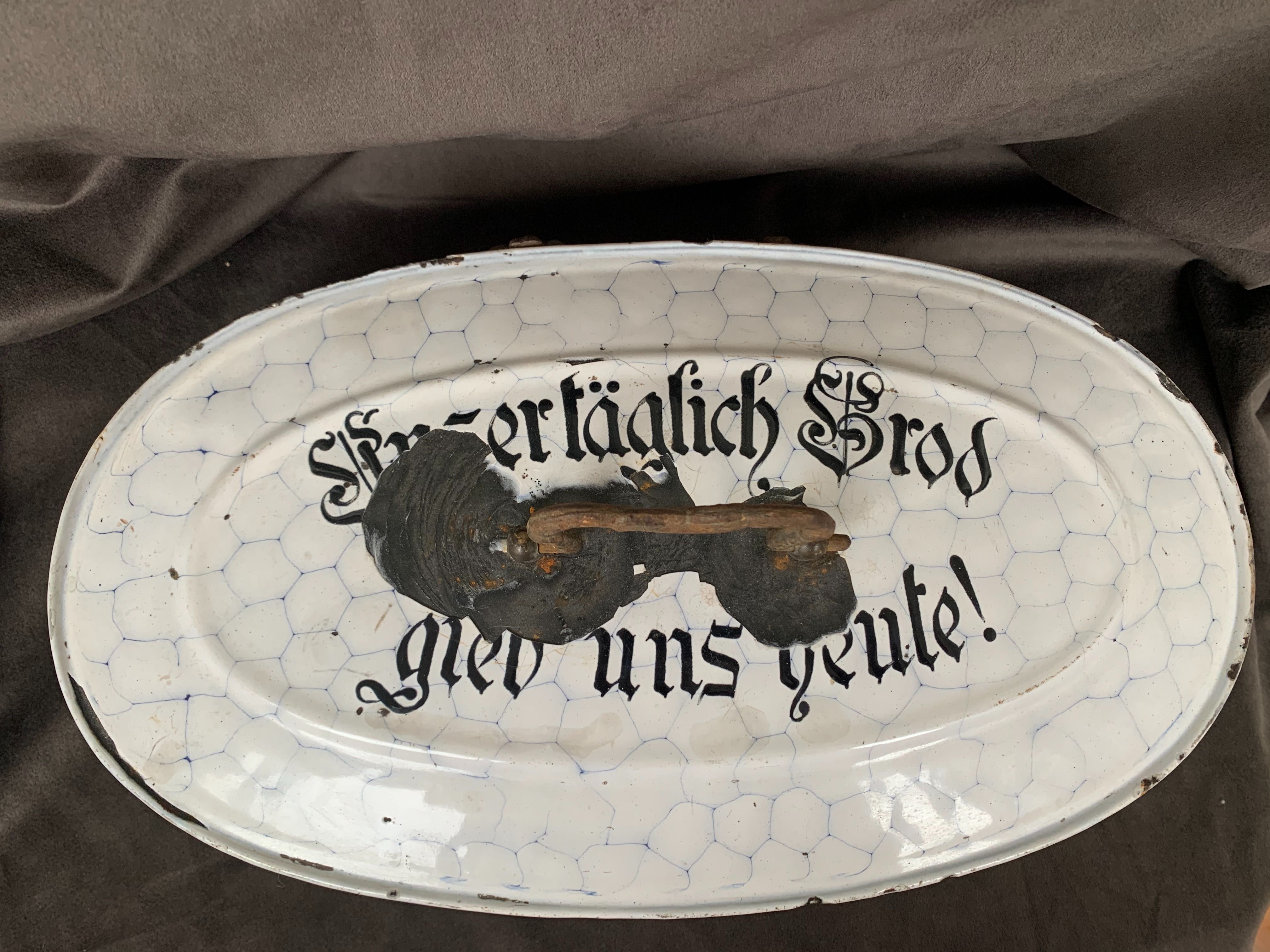 Антикварна немска емайлирана кутия за хляб и още красоти