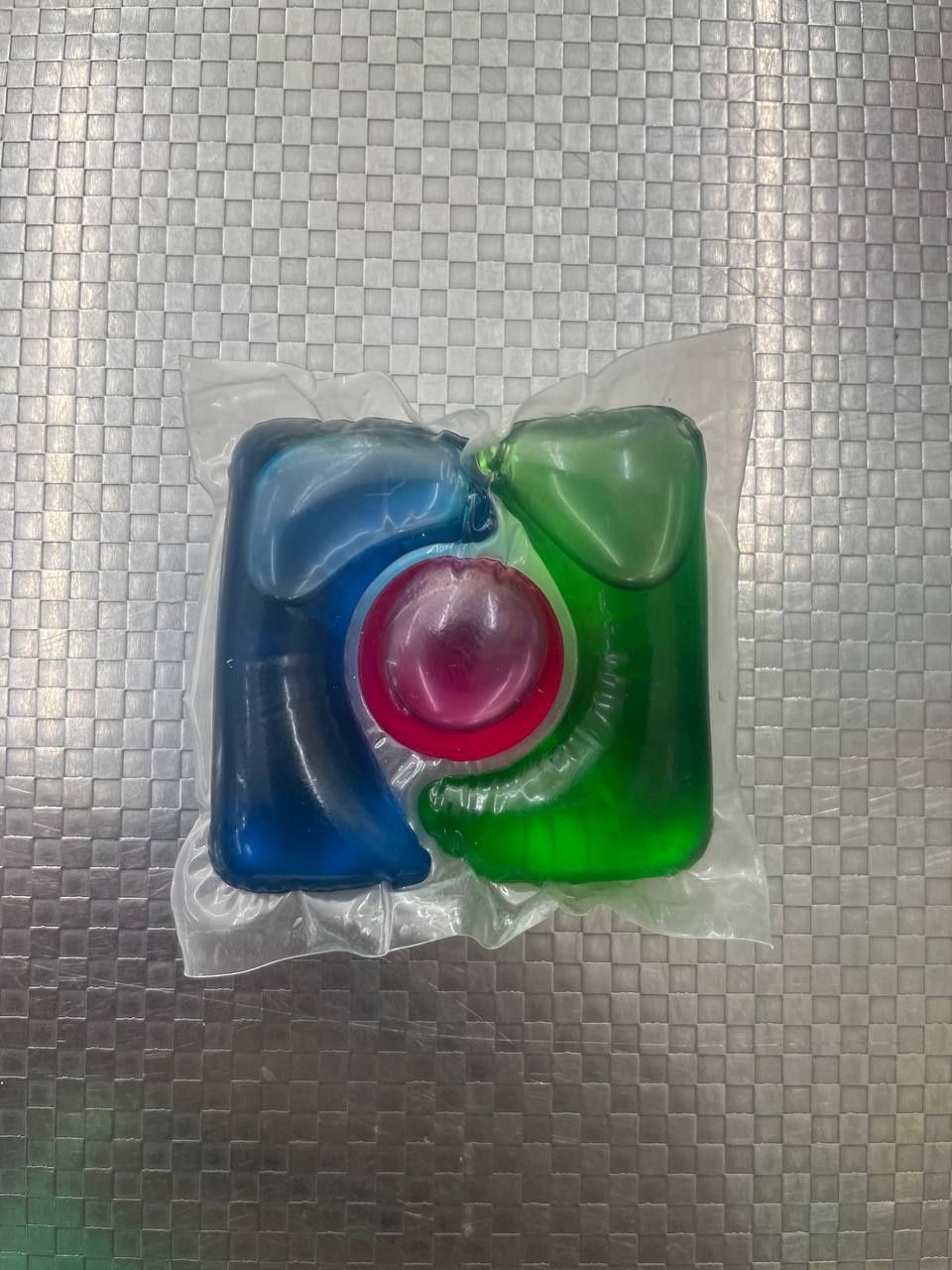 Kir yuvish kapsulasi Persil