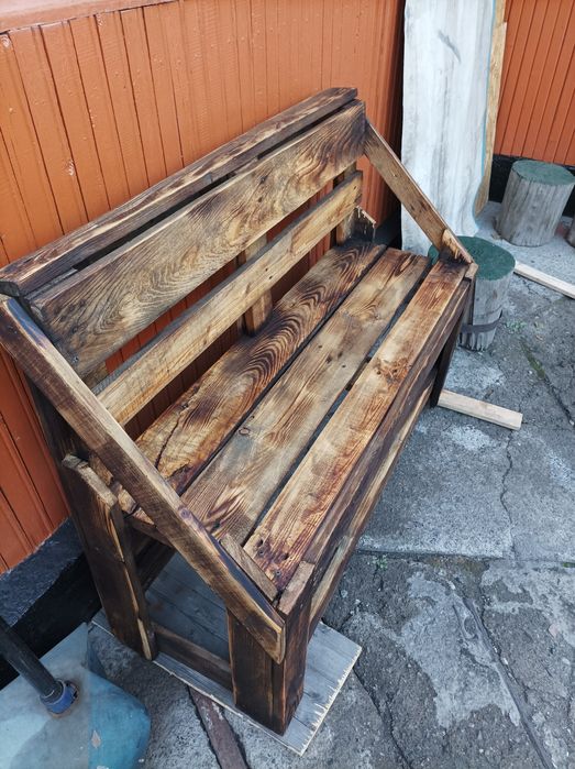 Продам скамейку и паллет.