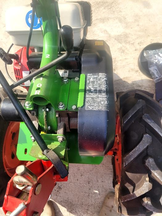 Motocultor cu plug