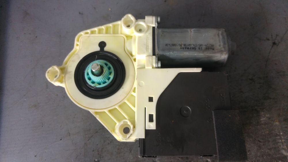 Motoras macara stanga fata vw passat b6 3c 1k0959701q