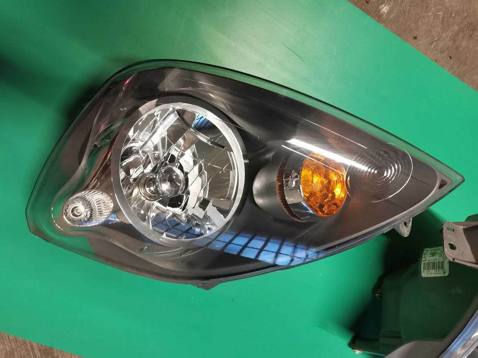 Ляв и Десен LиR Фар за Форд Фиеста / Ford Fiesta 2006--2008 Face