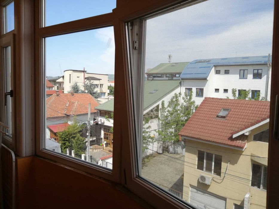 Vand apartament 3 camere zona Hotel Traian