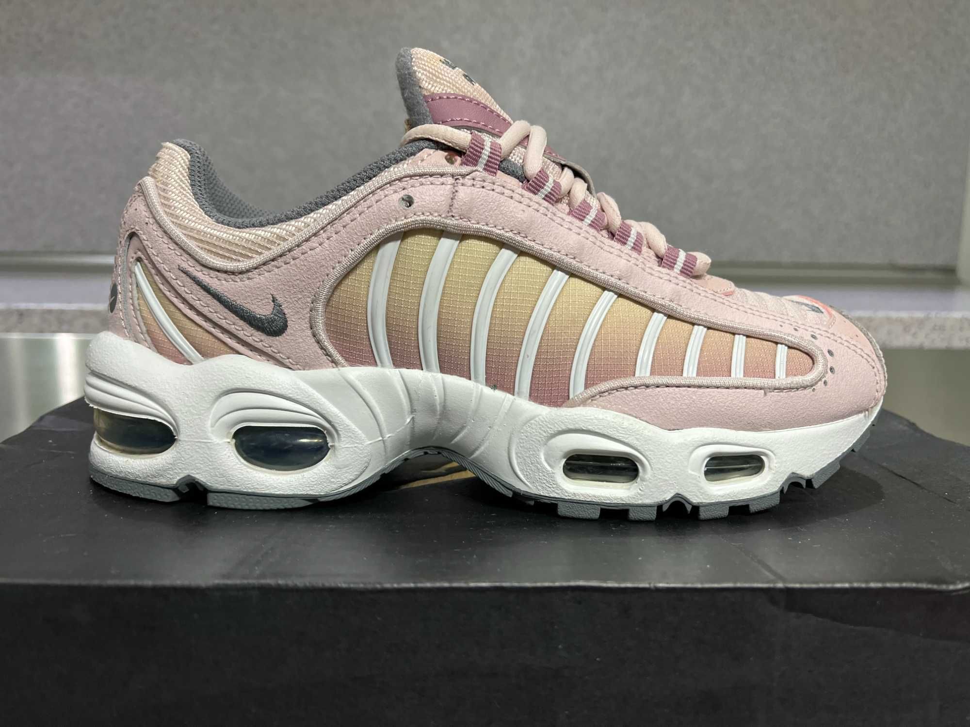 ОРИГИНАЛНИ *** Nike Wmns Air Max Tailwind IV / Pink White